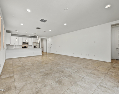 8442 N 170th Lane - Photo Thumbnail 7