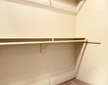 1805 E Maryland Avenue - Photo Thumbnail 16