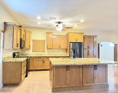 1805 E Maryland Avenue - Photo Thumbnail 7