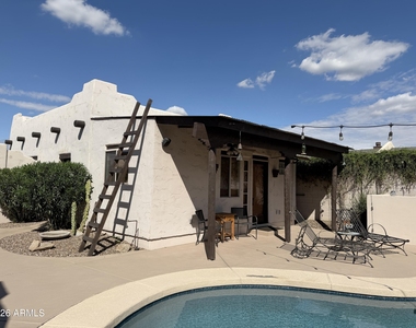 1805 E Maryland Avenue - Photo Thumbnail 9
