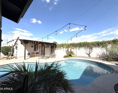 1805 E Maryland Avenue - Photo Thumbnail 11