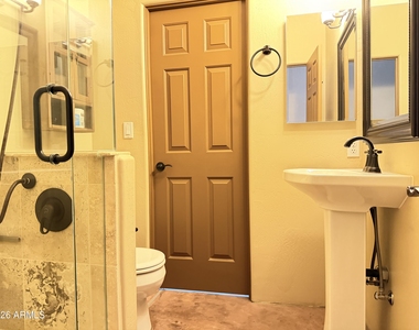 1805 E Maryland Avenue - Photo Thumbnail 19