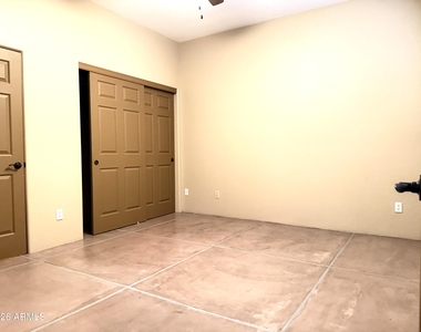 1805 E Maryland Avenue - Photo Thumbnail 18