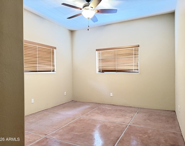 1805 E Maryland Avenue - Photo Thumbnail 17