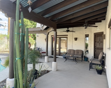 1805 E Maryland Avenue - Photo Thumbnail 10