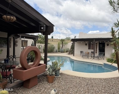 1805 E Maryland Avenue - Photo Thumbnail 22