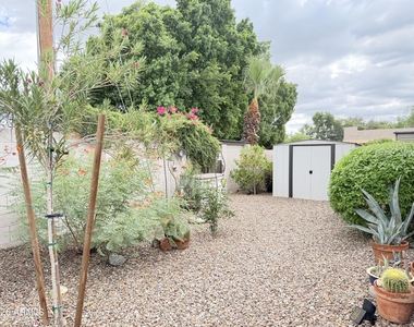 1805 E Maryland Avenue - Photo Thumbnail 23