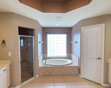 6611 Nw Agnon Court - Photo Thumbnail 16