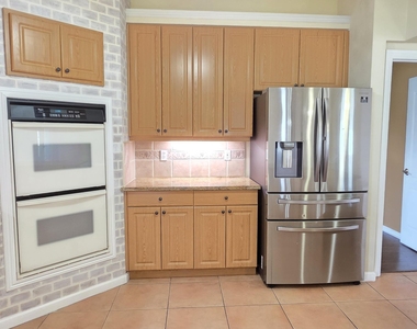 6611 Nw Agnon Court - Photo Thumbnail 3