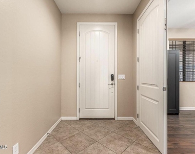 4706 S Twinleaf Drive - Photo Thumbnail 4