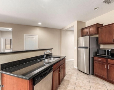 4706 S Twinleaf Drive - Photo Thumbnail 8