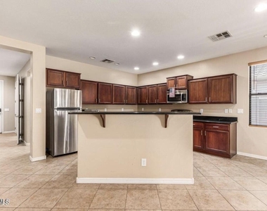 4706 S Twinleaf Drive - Photo Thumbnail 7