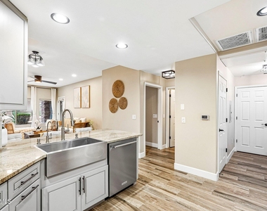 5350 E Deer Valley Drive - Photo Thumbnail 8