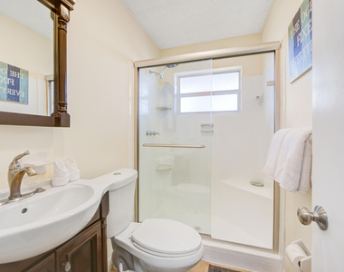 1100 Ne 4th Street - Photo Thumbnail 5