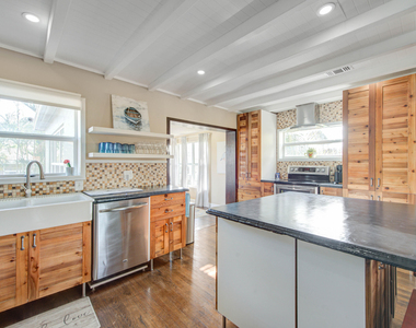 1100 Ne 4th Street - Photo Thumbnail 15