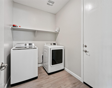2111 E Questa Drive - Photo Thumbnail 24