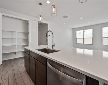 2111 E Questa Drive - Photo Thumbnail 12