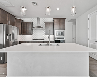 2111 E Questa Drive - Photo Thumbnail 8