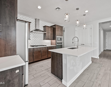 2111 E Questa Drive - Photo Thumbnail 7