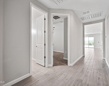 2111 E Questa Drive - Photo Thumbnail 2