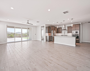 2111 E Questa Drive - Photo Thumbnail 4