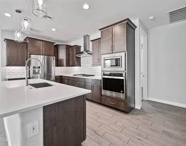 2111 E Questa Drive - Photo Thumbnail 9