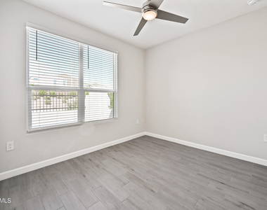 2111 E Questa Drive - Photo Thumbnail 22