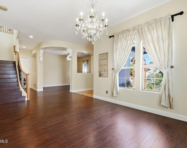 3137 E Fandango Drive - Photo Thumbnail 6