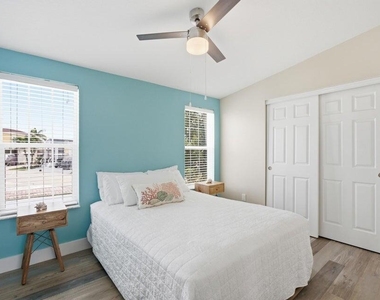 166 Nettles Boulevard - Photo Thumbnail 5