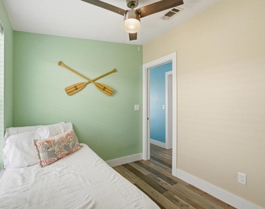 166 Nettles Boulevard - Photo Thumbnail 8