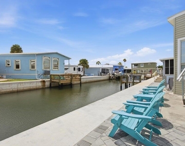 166 Nettles Boulevard - Photo Thumbnail 9