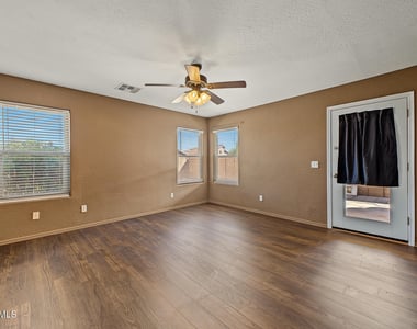 22255 N Bishop Drive - Photo Thumbnail 11