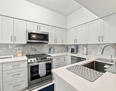3107 Fairway Drive N - Photo Thumbnail 13
