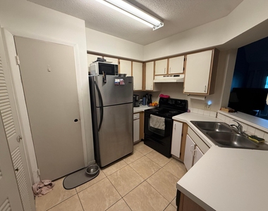 815 W Boynton Beach Boulevard - Photo Thumbnail 4