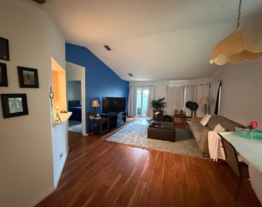 815 W Boynton Beach Boulevard - Photo Thumbnail 1