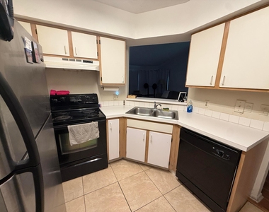 815 W Boynton Beach Boulevard - Photo Thumbnail 5