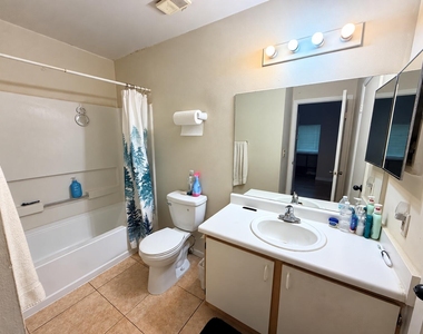 815 W Boynton Beach Boulevard - Photo Thumbnail 3
