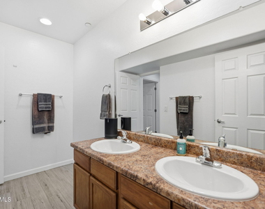 2929 N 39th Street - Photo Thumbnail 18