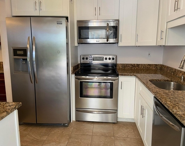 300 Waterway Drive S - Photo Thumbnail 4