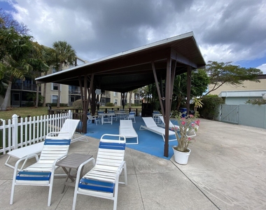 300 Waterway Drive S - Photo Thumbnail 26