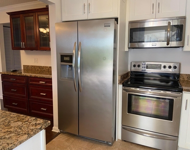 300 Waterway Drive S - Photo Thumbnail 5