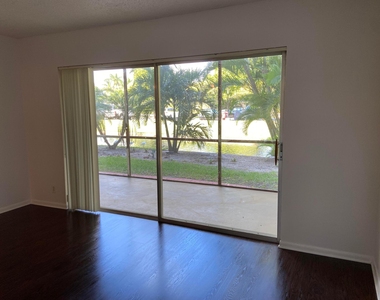 300 Waterway Drive S - Photo Thumbnail 8