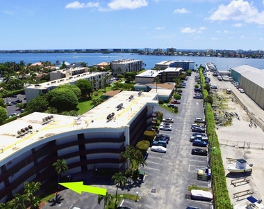 300 Waterway Drive S - Photo Thumbnail 22