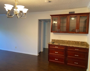 300 Waterway Drive S - Photo Thumbnail 1