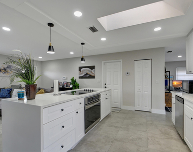 716 Sw 18th Street - Photo Thumbnail 42