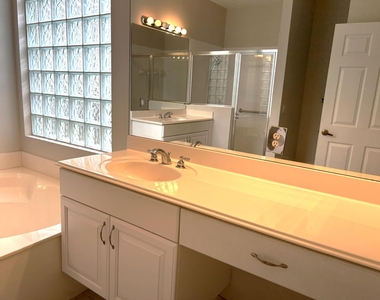 2770 Se Stonebriar Way - Photo Thumbnail 23
