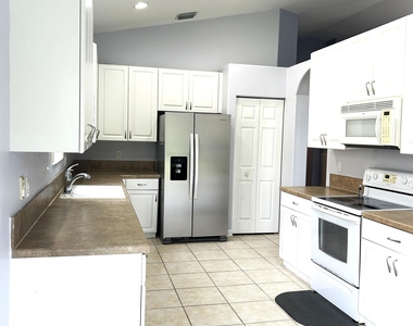 2770 Se Stonebriar Way - Photo Thumbnail 14