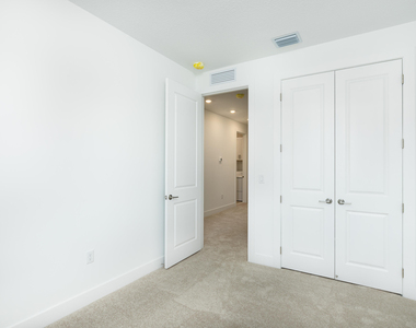 1185 Carillon Street - Photo Thumbnail 10