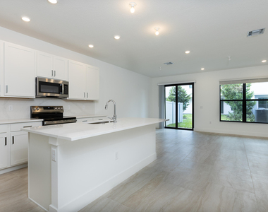 1185 Carillon Street - Photo Thumbnail 5