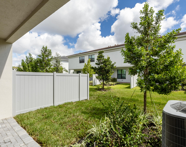 1185 Carillon Street - Photo Thumbnail 23